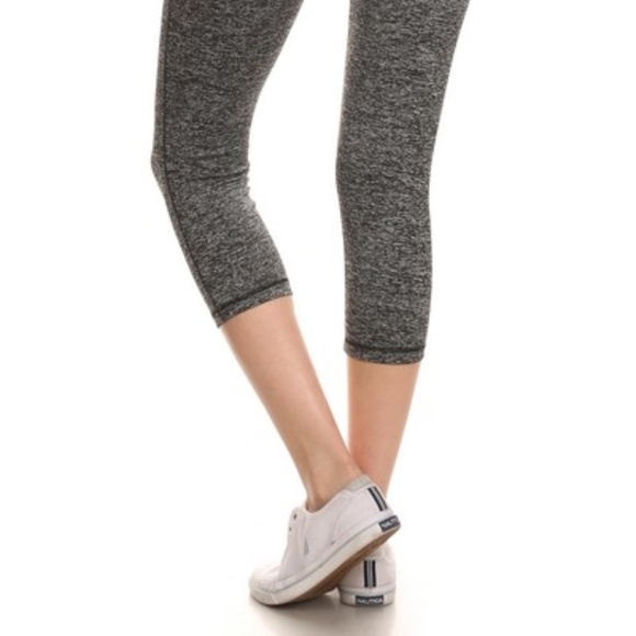 High Rise Seamless Capri Leggings - Picture 6 of 6
